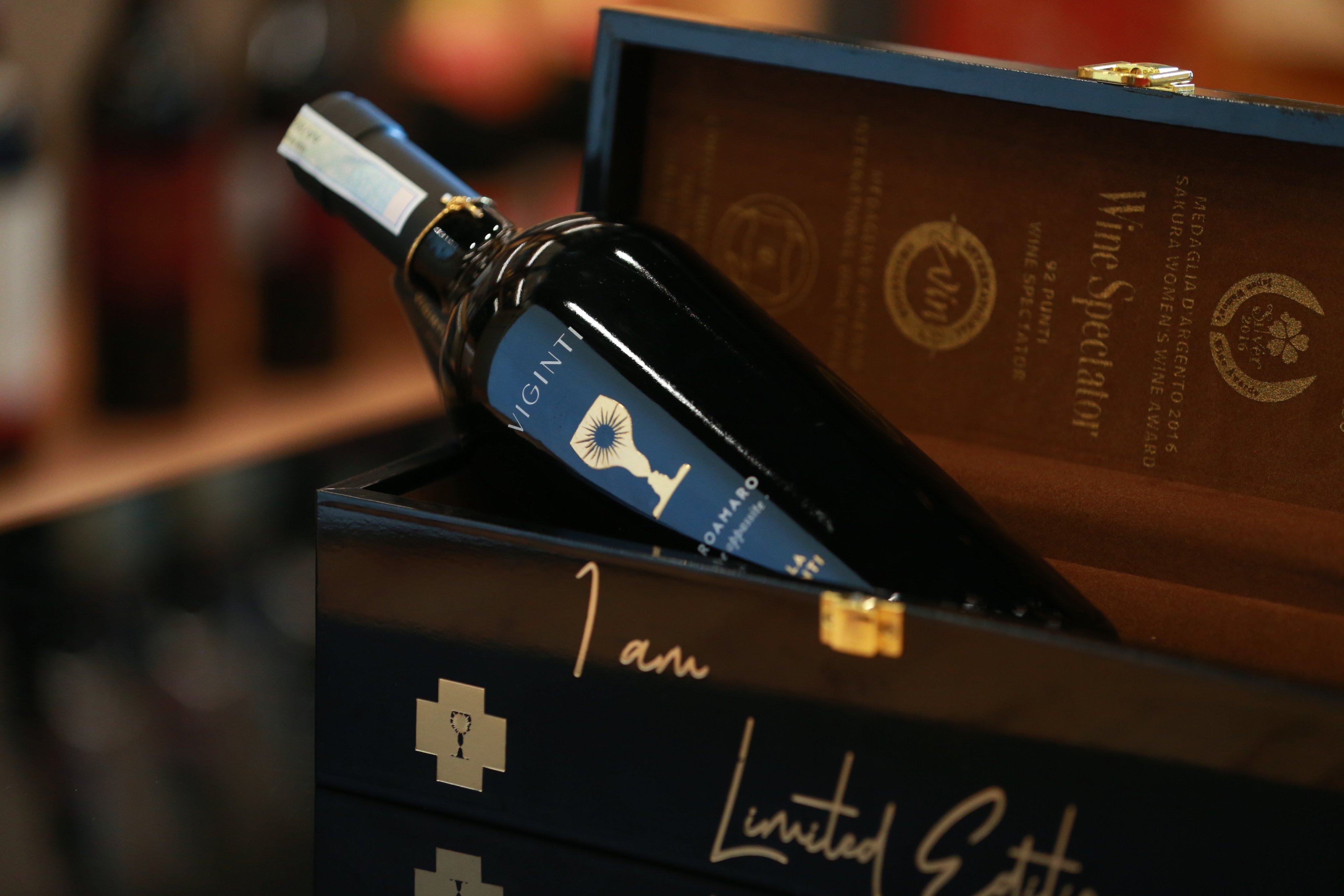 Rượu Vang Ch&eacute;n Th&aacute;nh Schola Sarmenti Viginti Gold 9999