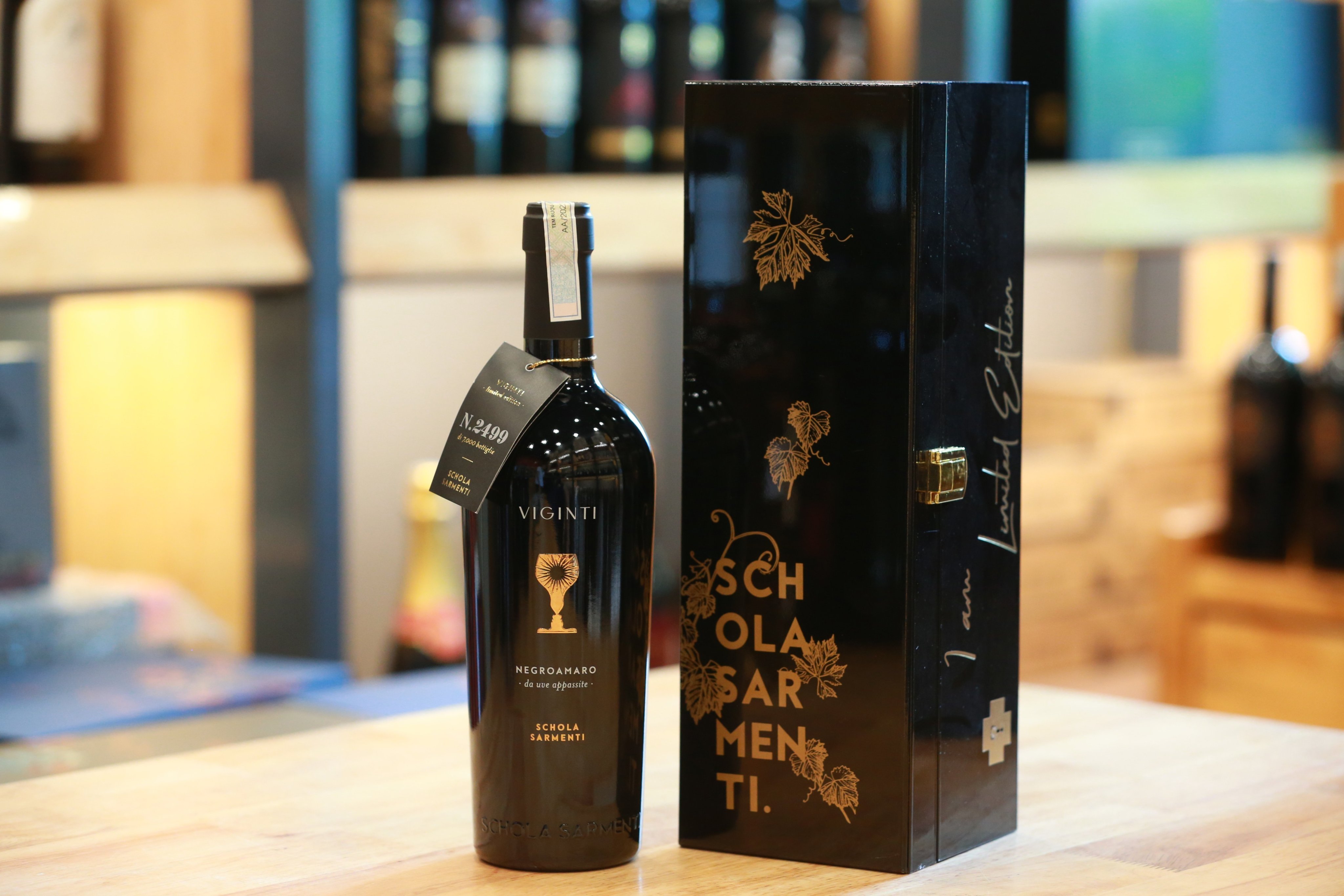 Rượu Vang Ch&eacute;n Th&aacute;nh Schola Sarmenti Viginti Gold 9999